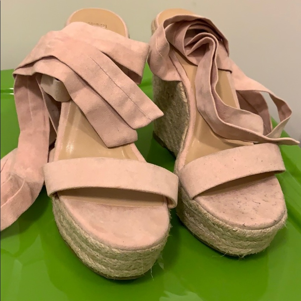 Wrap around the ankle light pink size 6 1/2 Wedge